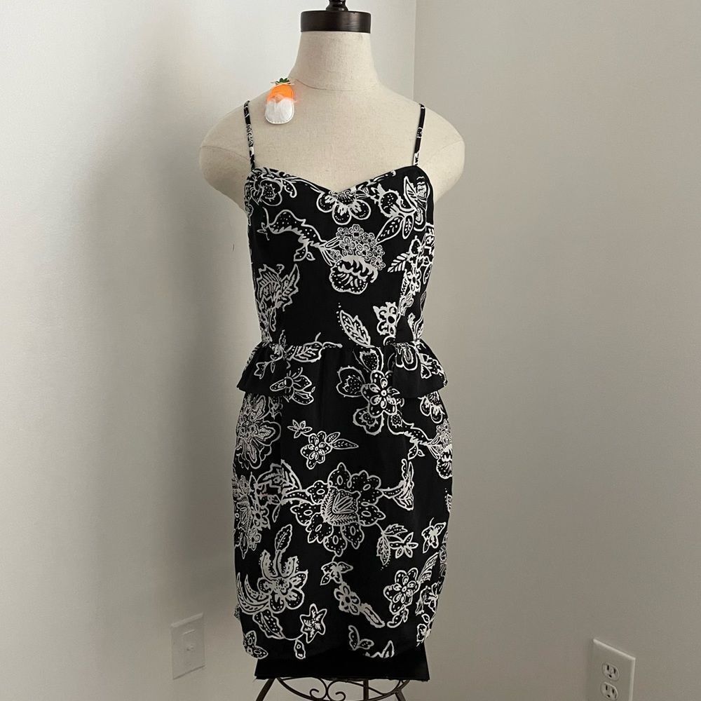 American Eagle Black & White Floral Peplum Dress Size 4